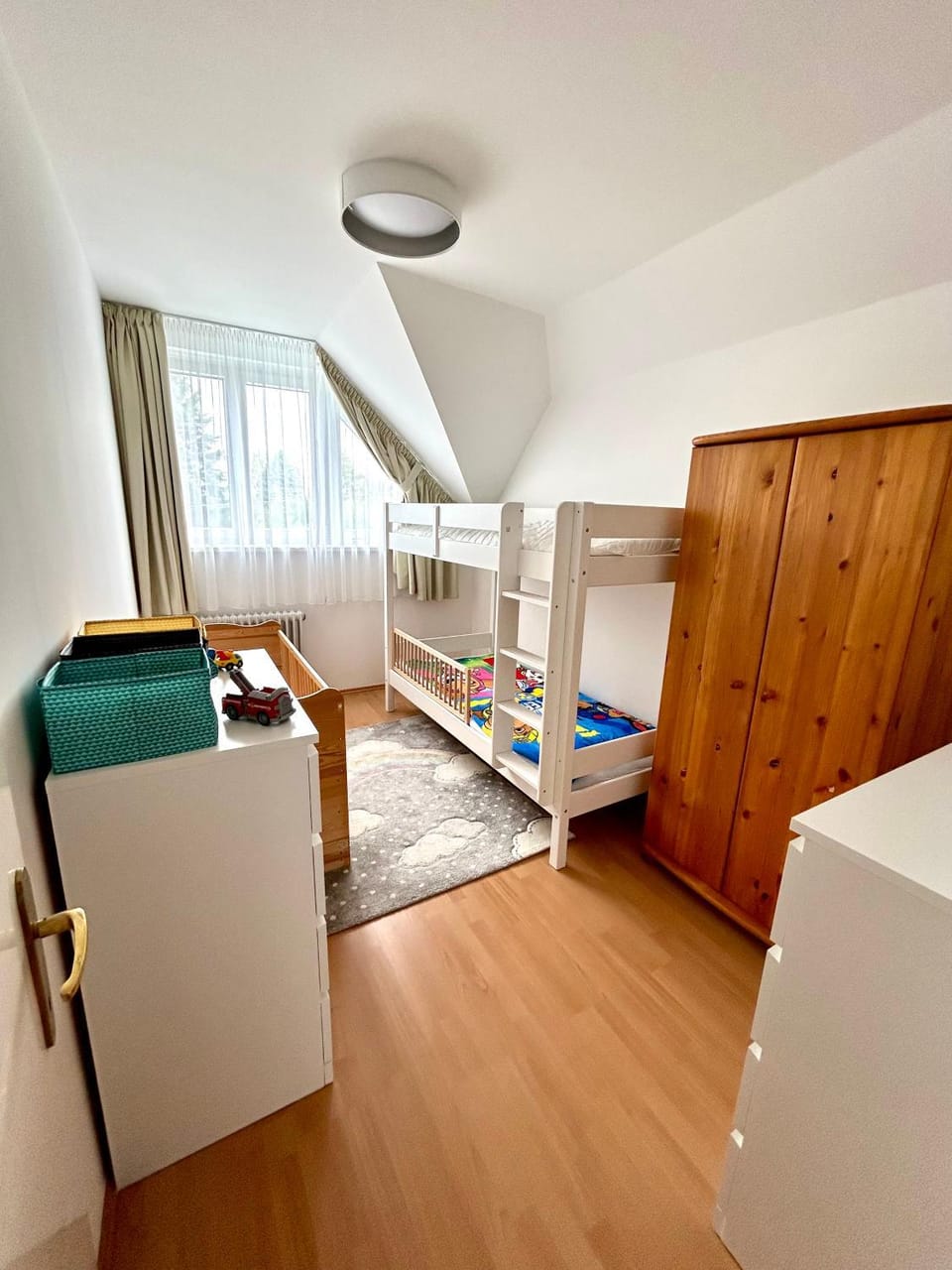 Bedroom, bunk bed