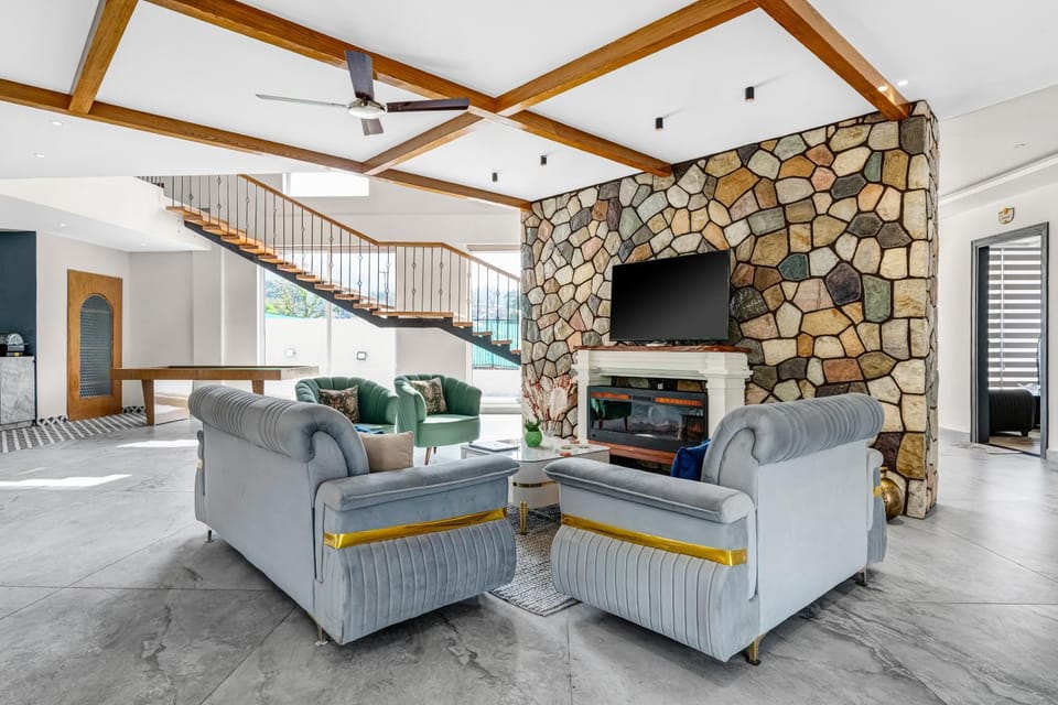Communal lounge/ TV room, TV and multimedia, Living room, Seating area, Evening entertainment, fireplace