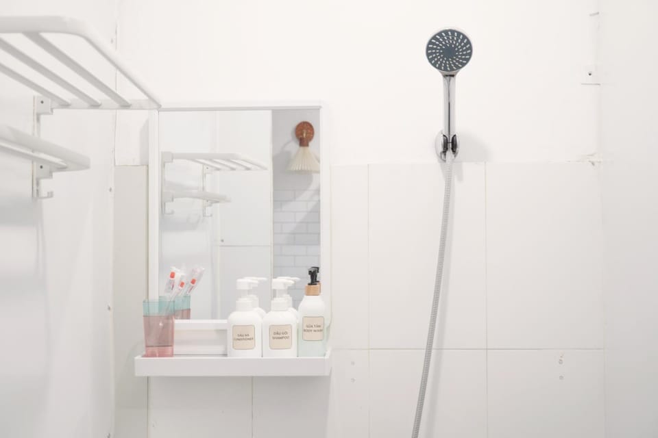 Shower, Toilet