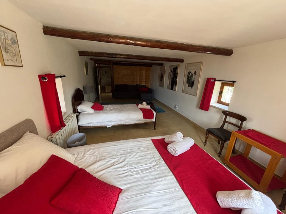 Bedroom, towels