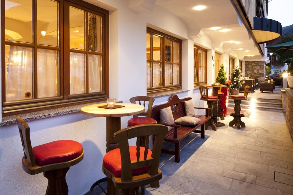 Lounge or bar, Decorative detail