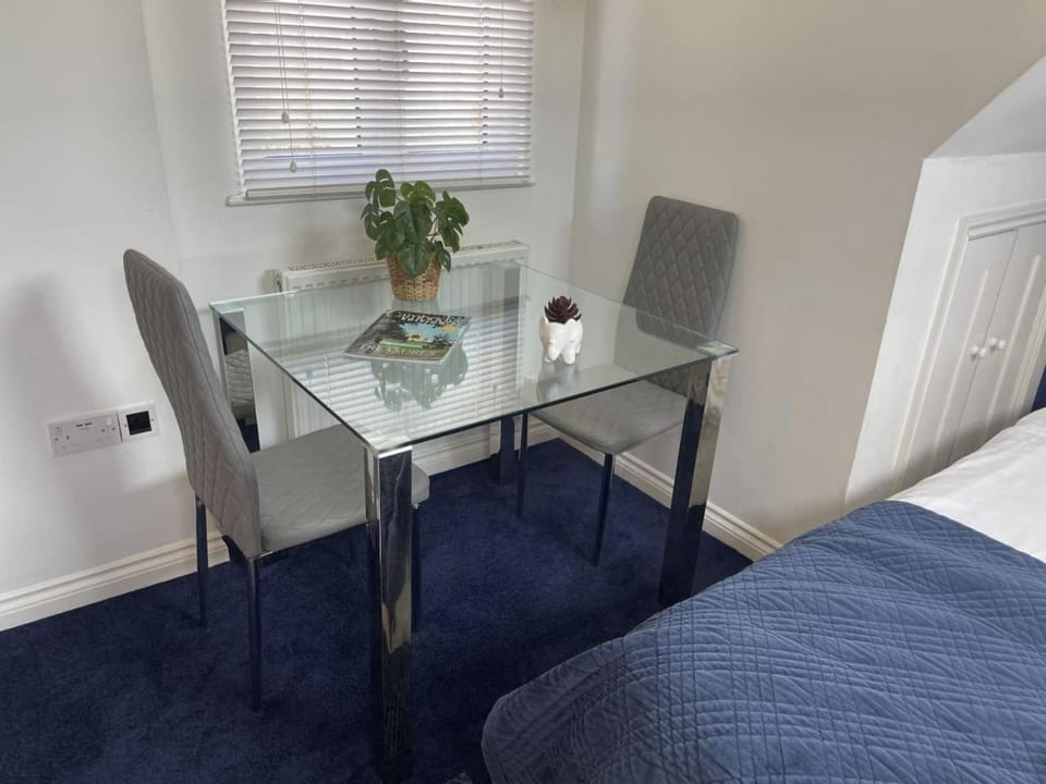 Stylish Studio off Vibrant Mill Rd nr Station Apartment in Cambridge