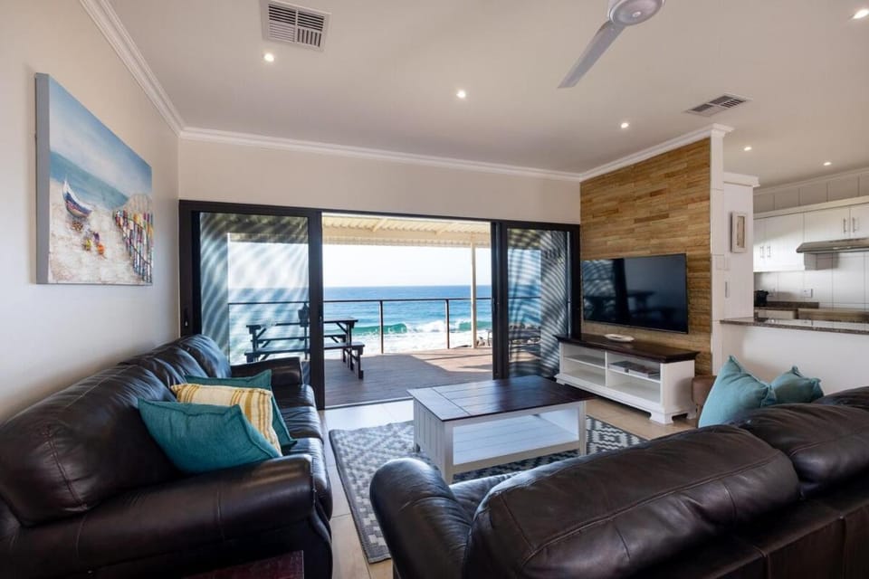 7 The Beach House with Backup Power Apartment in Dolphin Coast