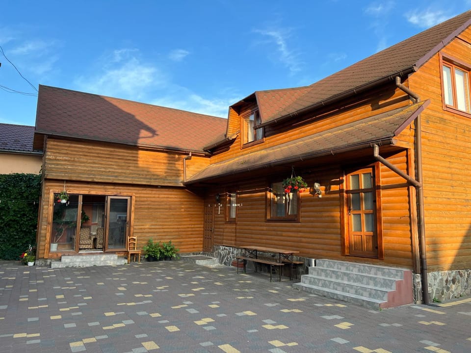Шовкова косиця House in Ukraine
