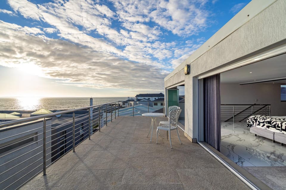 Bed, Day, Natural landscape, View (from property/room), Balcony/Terrace, Balcony/Terrace, Bedroom, Sea view