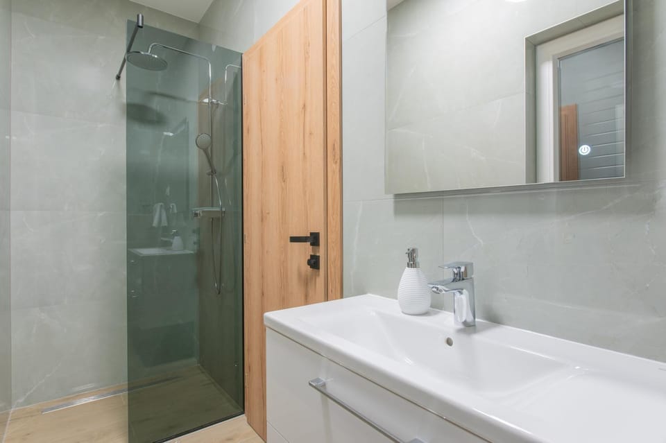 Shower, Bathroom, towels