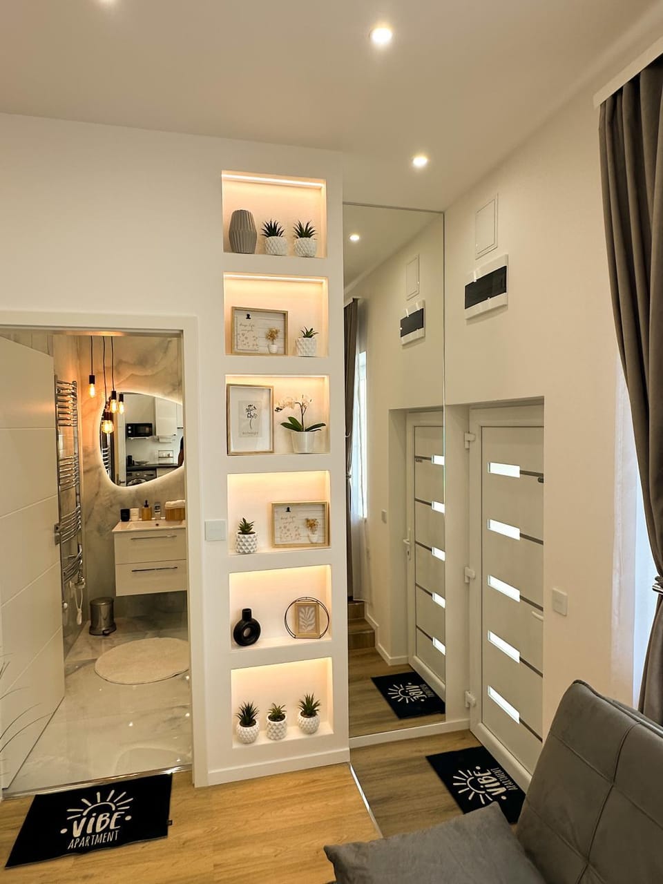 TV and multimedia, Living room, Seating area, air conditioner