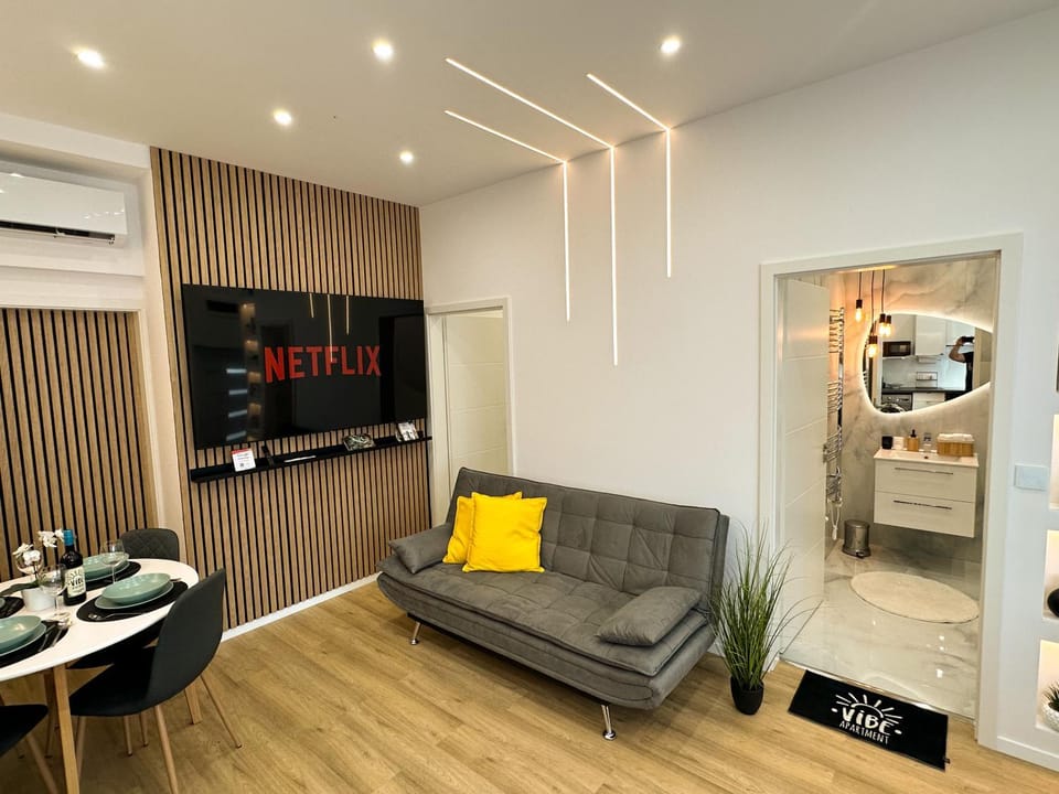 TV and multimedia, Kitchen or kitchenette, Living room, Seating area, Dining area, air conditioner