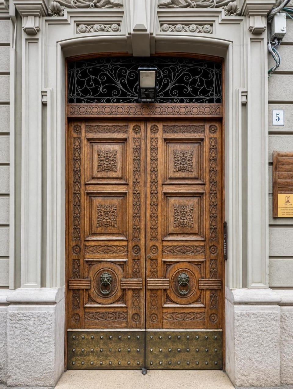 Facade/entrance