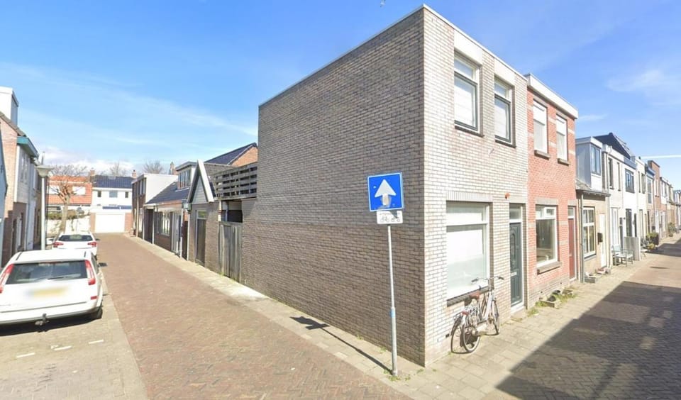 Property building, Neighbourhood, Street view, Location, Parking