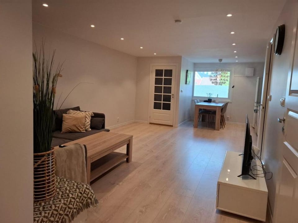Central apartment with 2 bedrooms and free parking Apartment in Viken, Norway