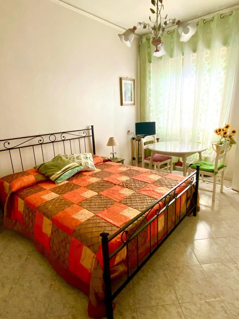 TV and multimedia, Photo of the whole room, Seating area, Bedroom