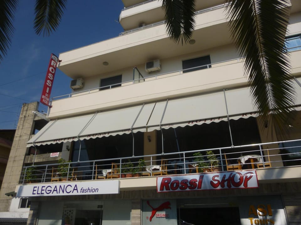 Facade/entrance