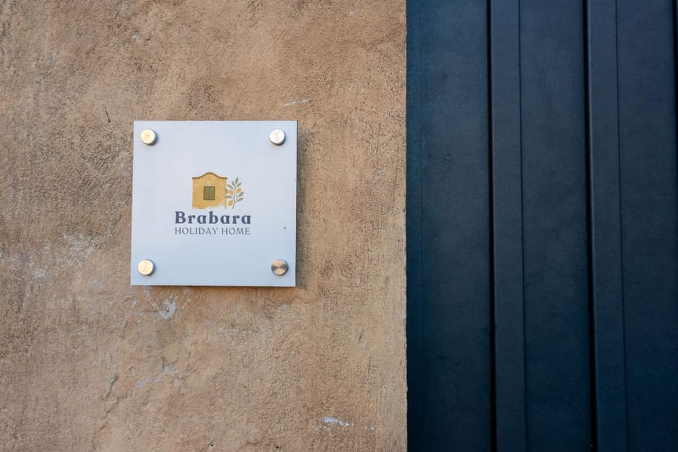 Property logo or sign, Logo/Certificate/Sign, City view, Street view, Certificate/Award