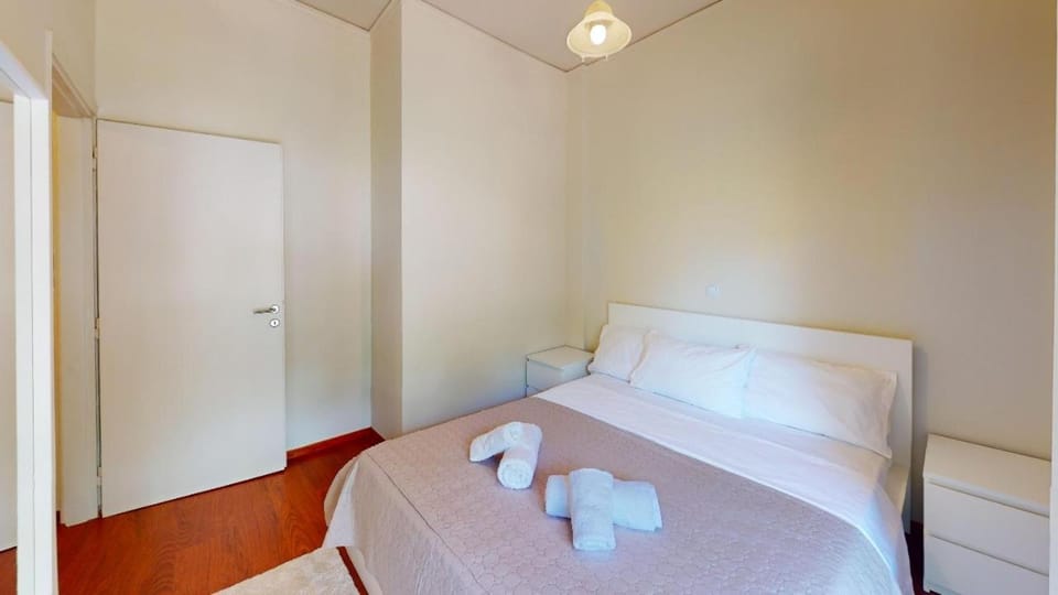 Bedroom, towels