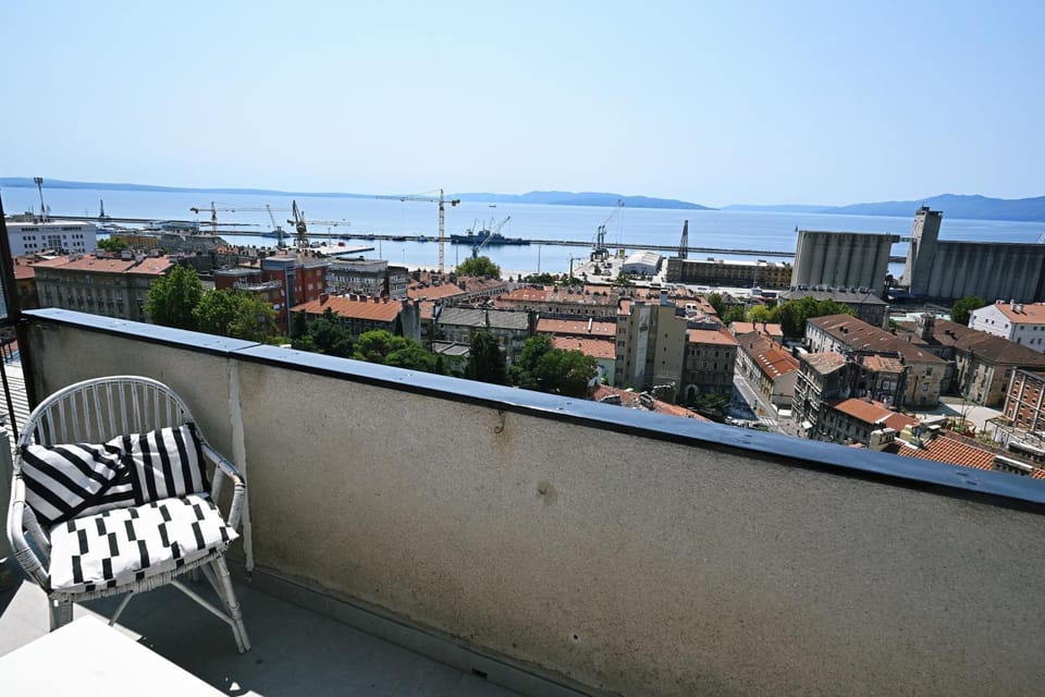 Day, View (from property/room), Balcony/Terrace, City view, Sea view