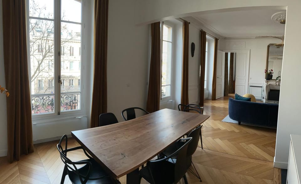 Spacious 150sqm luxury apartment in Paris center Apartment in Paris