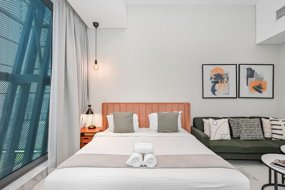Bed, towels