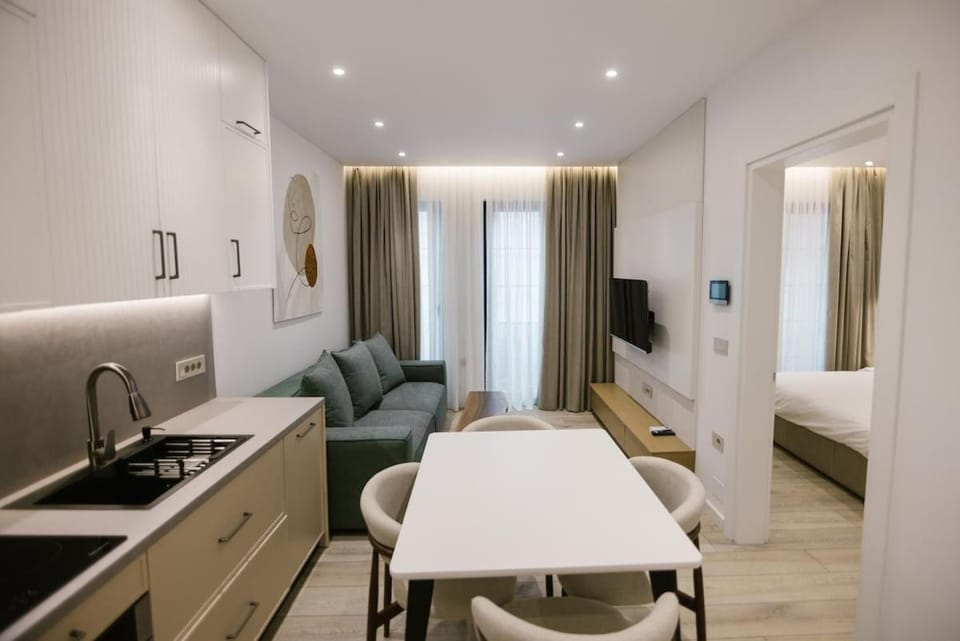Kitchen or kitchenette, Living room, Seating area, Dining area