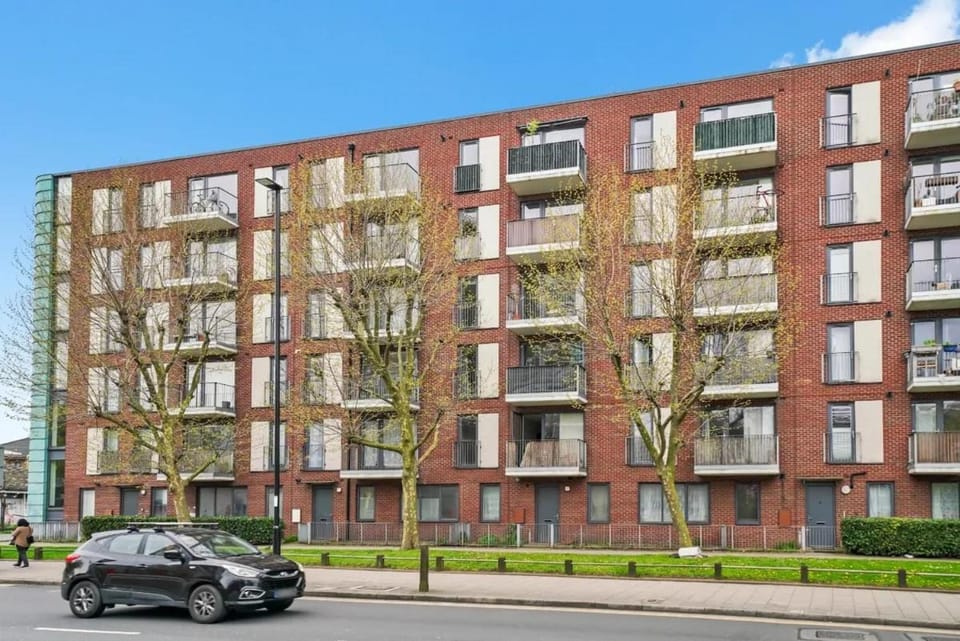 Central TV Bed Flat w Balcony for Contractors and Leisure Apartment in London Borough of Southwark
