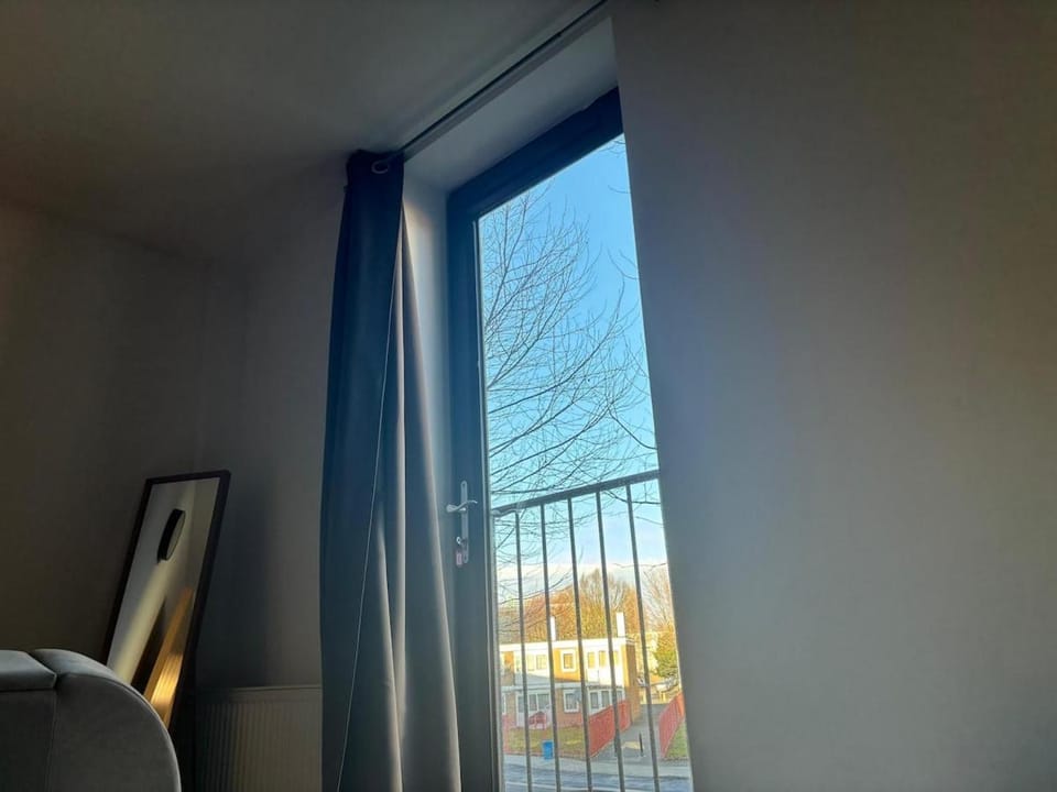 Central TV Bed Flat w Balcony for Contractors and Leisure Apartment in London Borough of Southwark