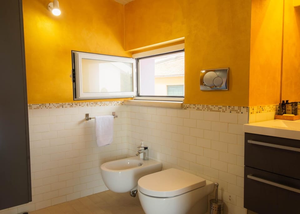 Toilet, Bathroom