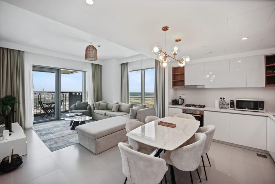 Kitchen or kitchenette, Living room, Seating area, Dining area