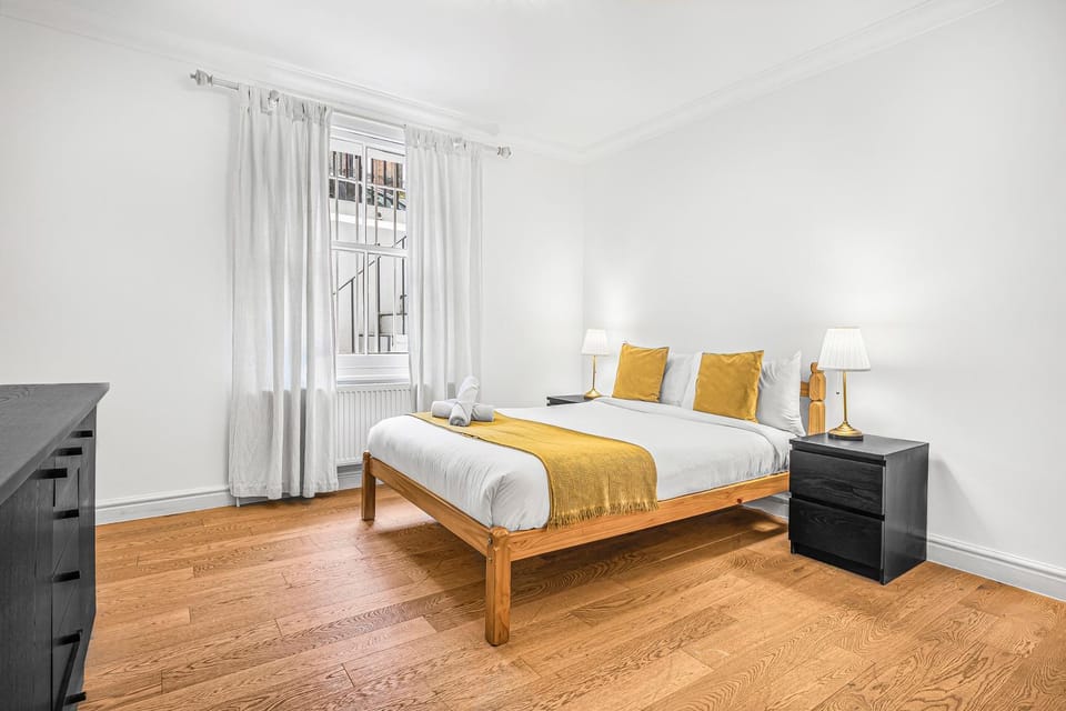 Bed, TV and multimedia, Photo of the whole room, Bedroom, wardrobe