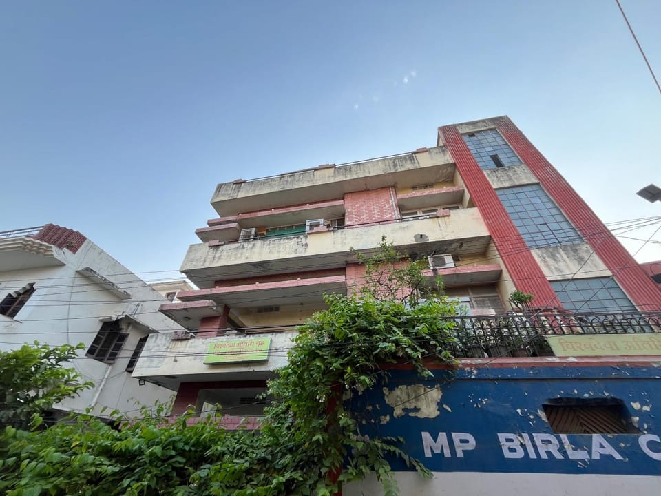 Property building, Facade/entrance, Day