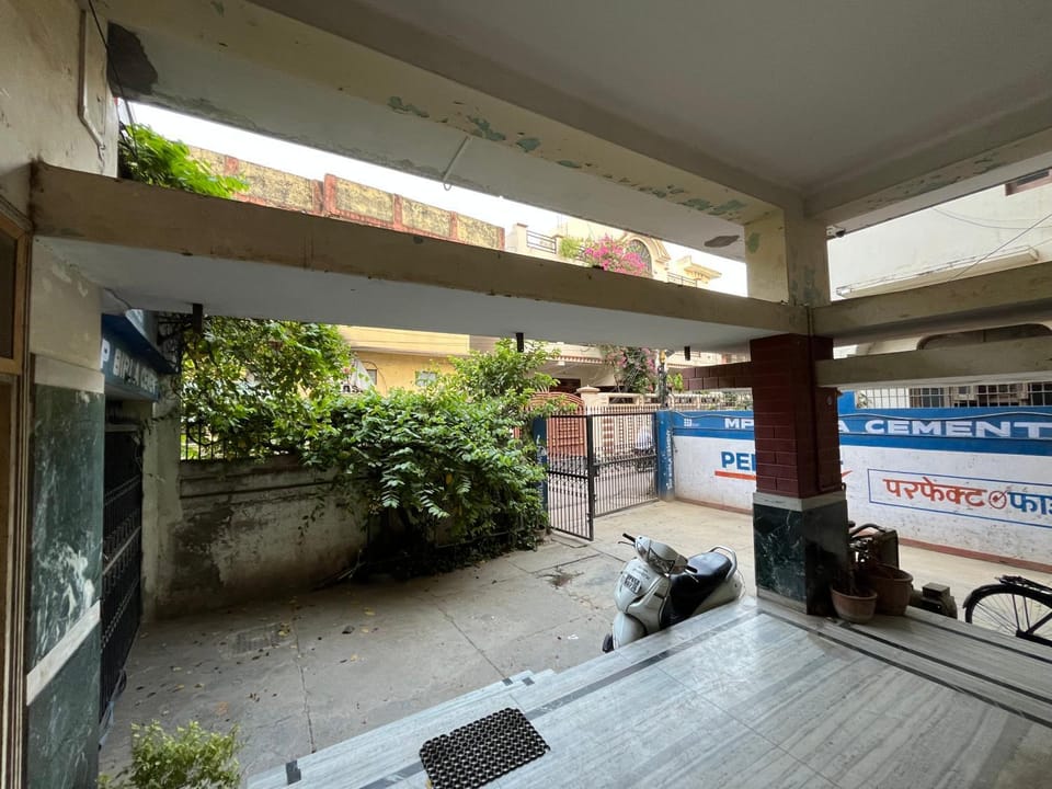 Facade/entrance, Parking