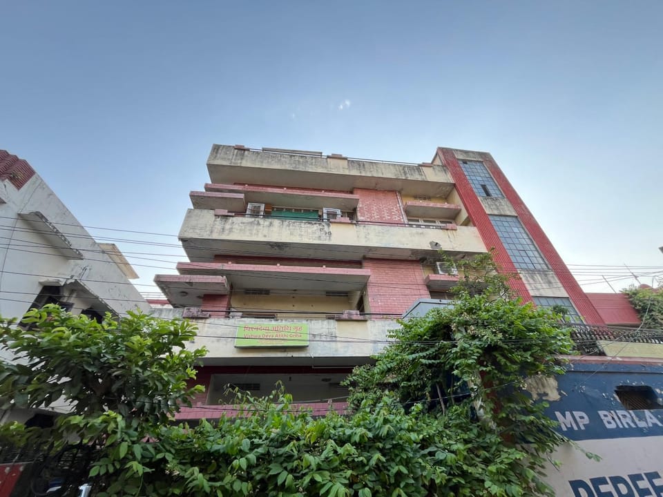 Property building, Facade/entrance, Day