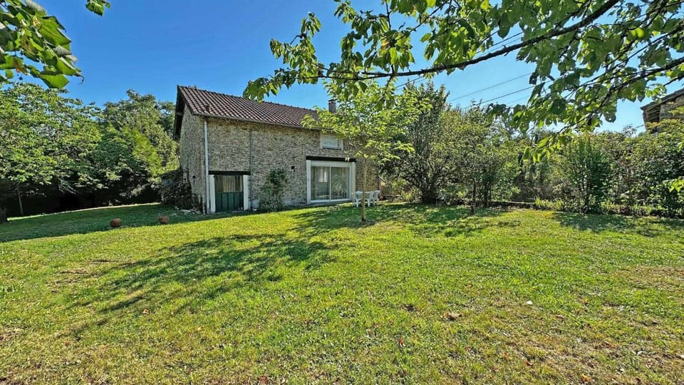 Neuville House in Nouvelle-Aquitaine