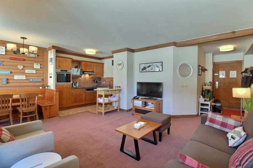 Skiing, TV and multimedia, Kitchen or kitchenette, Living room, Seating area, internet