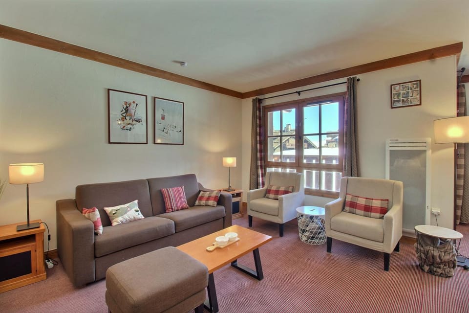 Day, Winter, Skiing, View (from property/room), Living room, Seating area, Mountain view, Time of day, internet