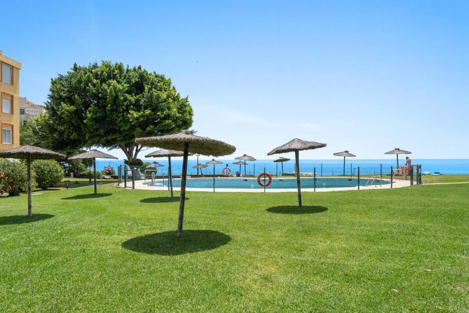 Beautiful Beachfront 2-bed in Playa Bella - RDR501 Apartment in Costa del Sol