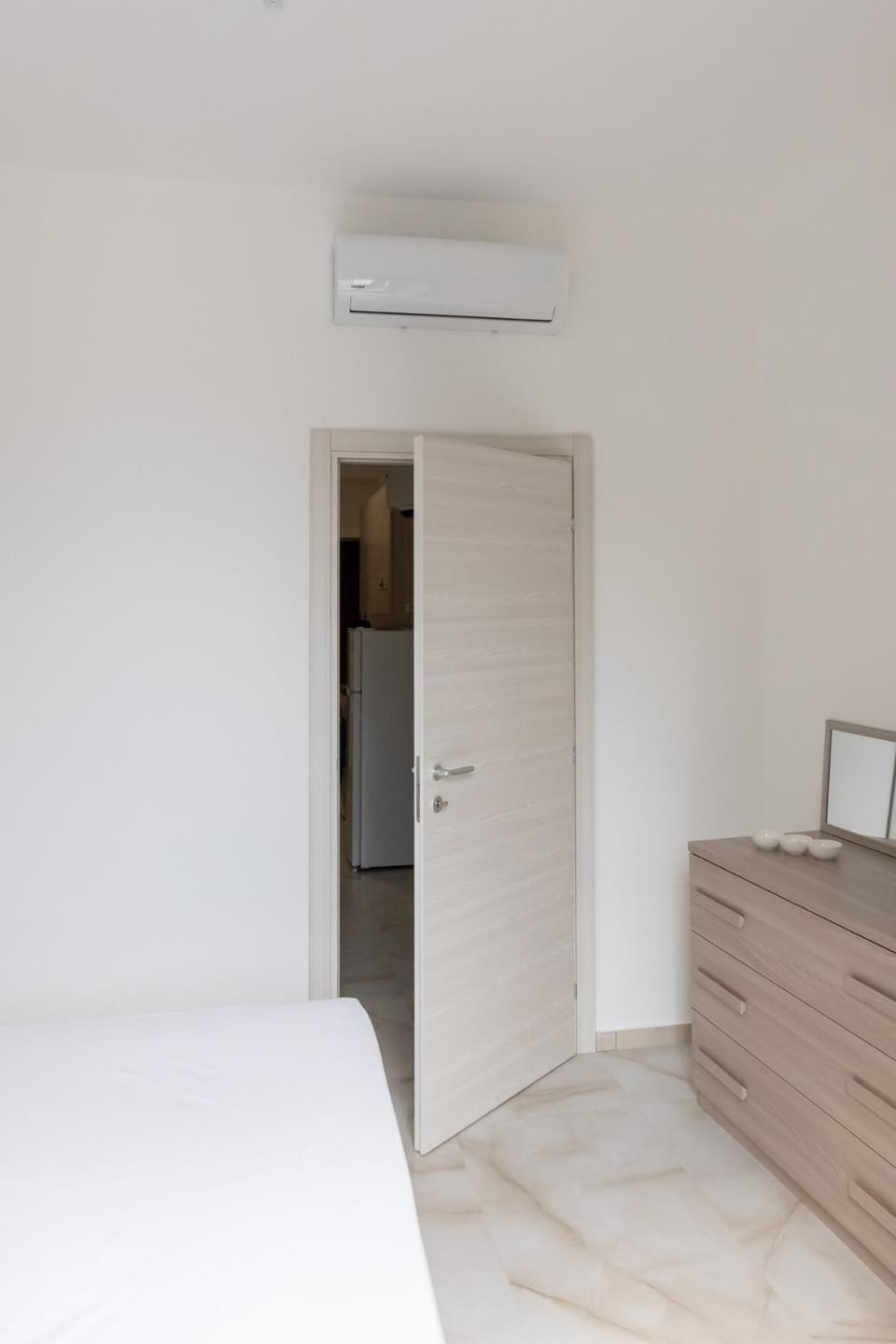 Bed, Photo of the whole room, air conditioner