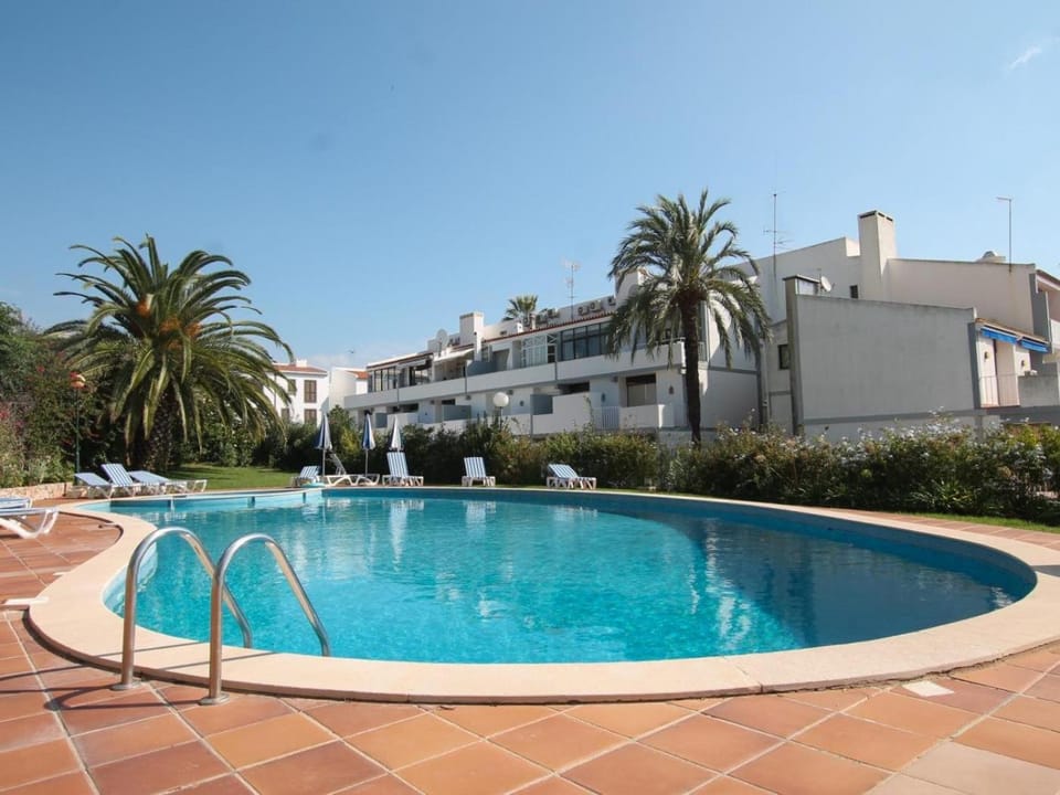 Pool view, Swimming pool, sunbed