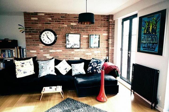 Bright & Big 2 Bed Loft in trendy Stoke Newington Apartment in London Borough of Islington