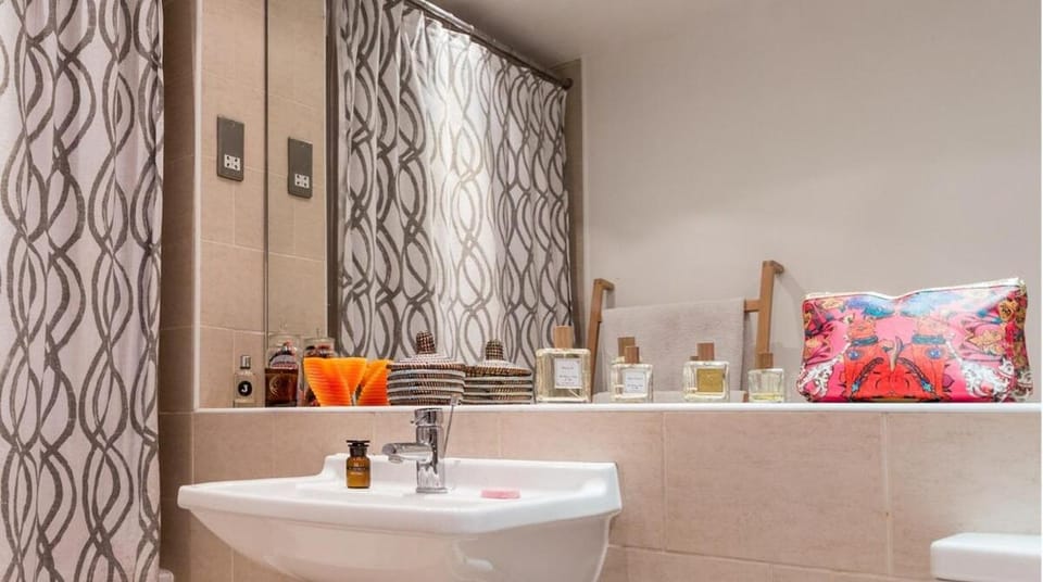 Bright & Big 2 Bed Loft in trendy Stoke Newington Apartment in London Borough of Islington
