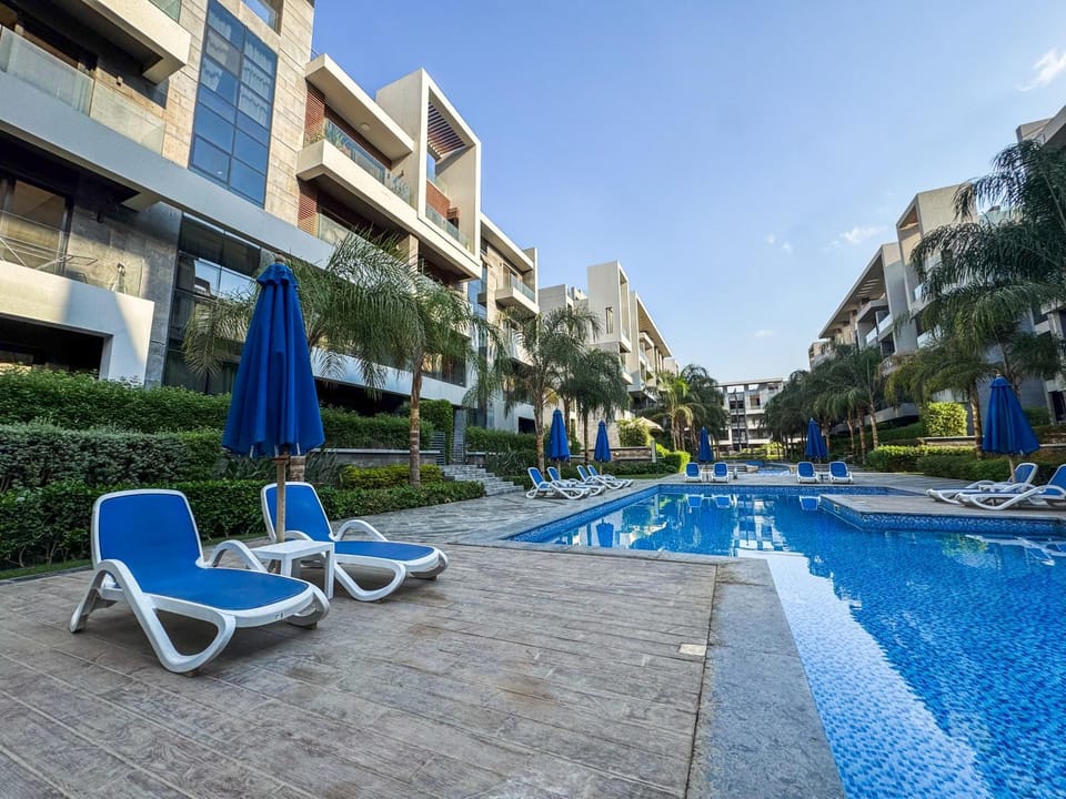 Property building, Day, Pool view, Swimming pool