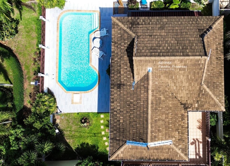 Bird's eye view, Pool view