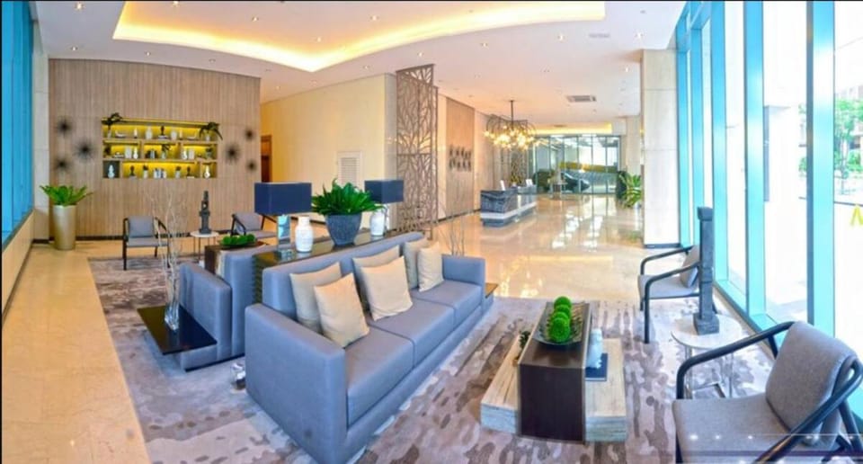 Uptown Mall Linked 1BR 2 Beds Best Value BGC Apartment in Makati