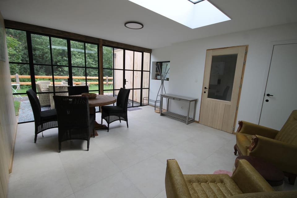 Seating area, Dining area