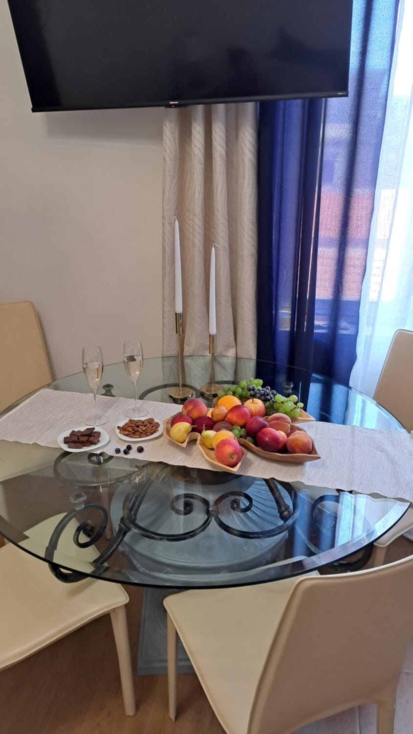 Dining area, Lunch, Dinner