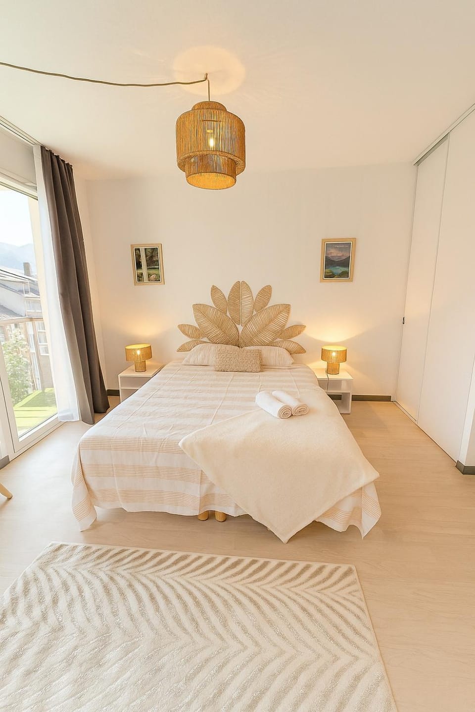 Bed, Photo of the whole room, Bedroom, towels