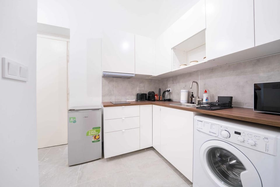 Coffee/tea facilities, Kitchen or kitchenette, stove, toaster, washing machine