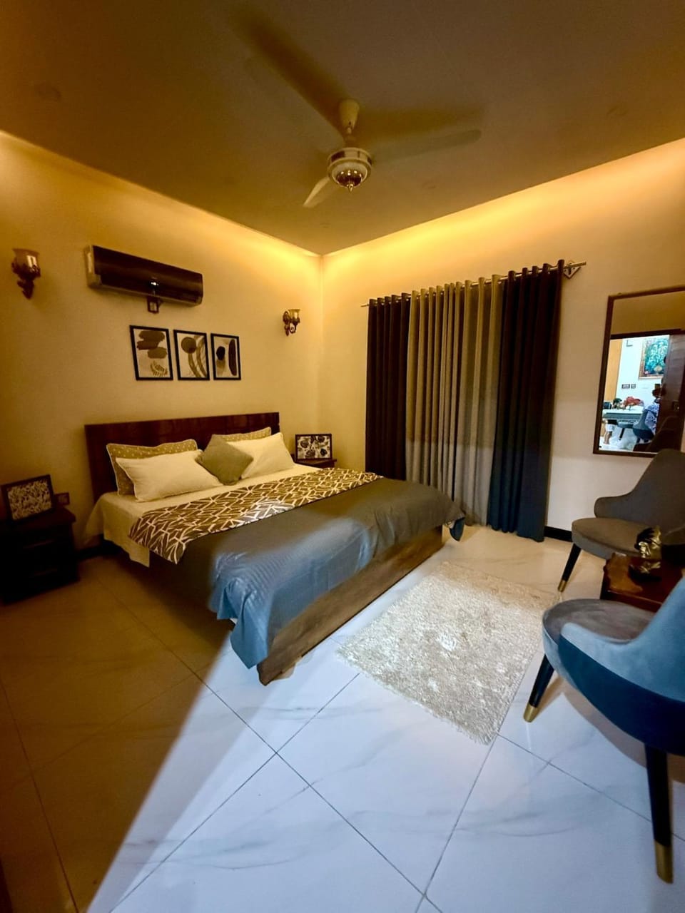 Bed, Photo of the whole room, Bedroom, air conditioner