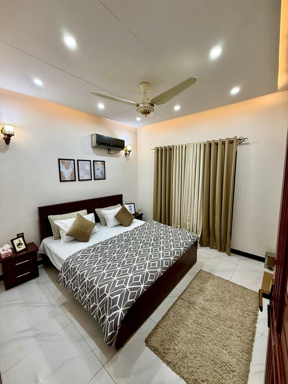 Bed, Bedroom, air conditioner