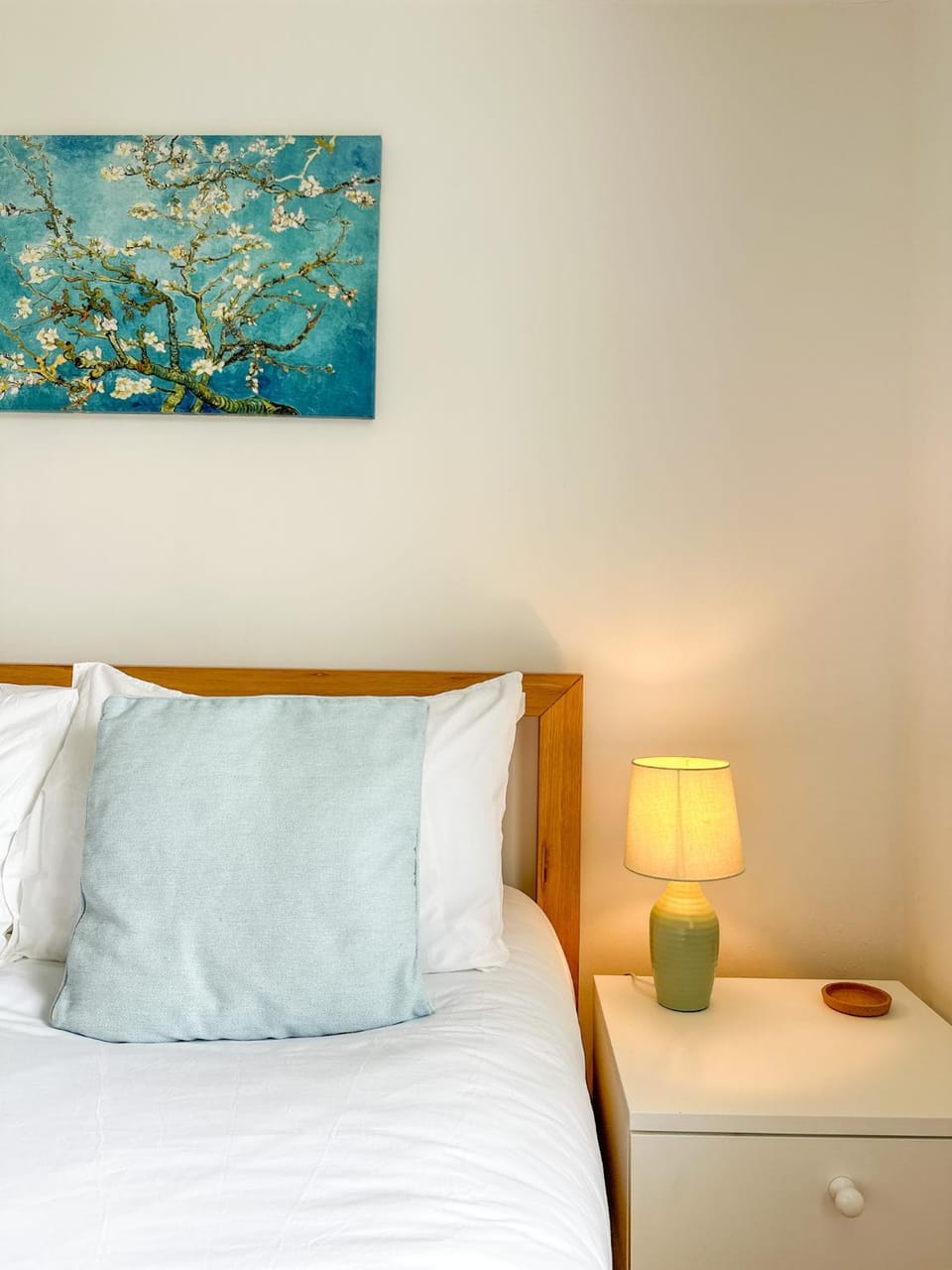 Bed, Photo of the whole room, Decorative detail, Bedroom