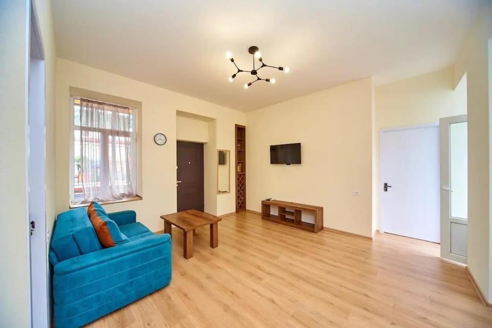 Communal lounge/ TV room, TV and multimedia, Living room, Seating area, Evening entertainment